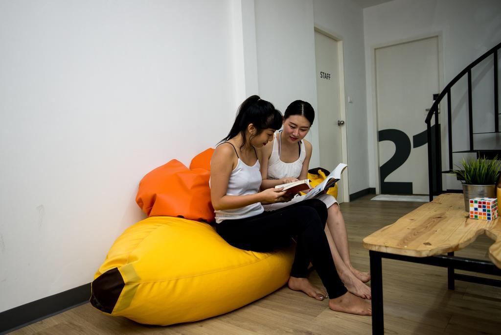 Monkeynap Hostel Банкок Екстериор снимка