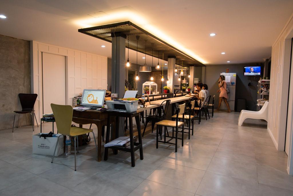 Monkeynap Hostel Банкок Екстериор снимка