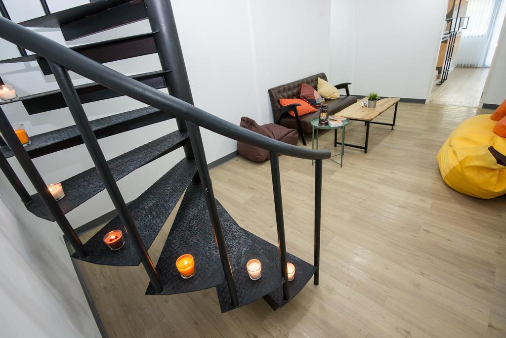 Monkeynap Hostel Банкок Екстериор снимка