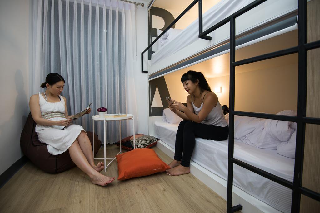 Monkeynap Hostel Банкок Екстериор снимка