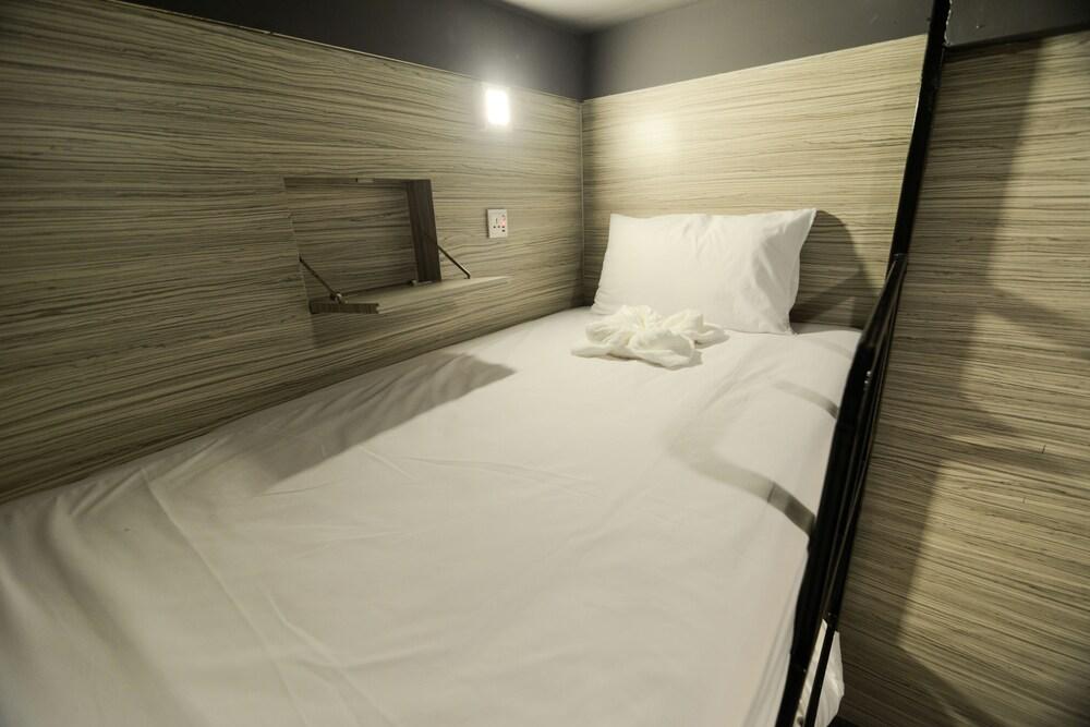Monkeynap Hostel Банкок Екстериор снимка