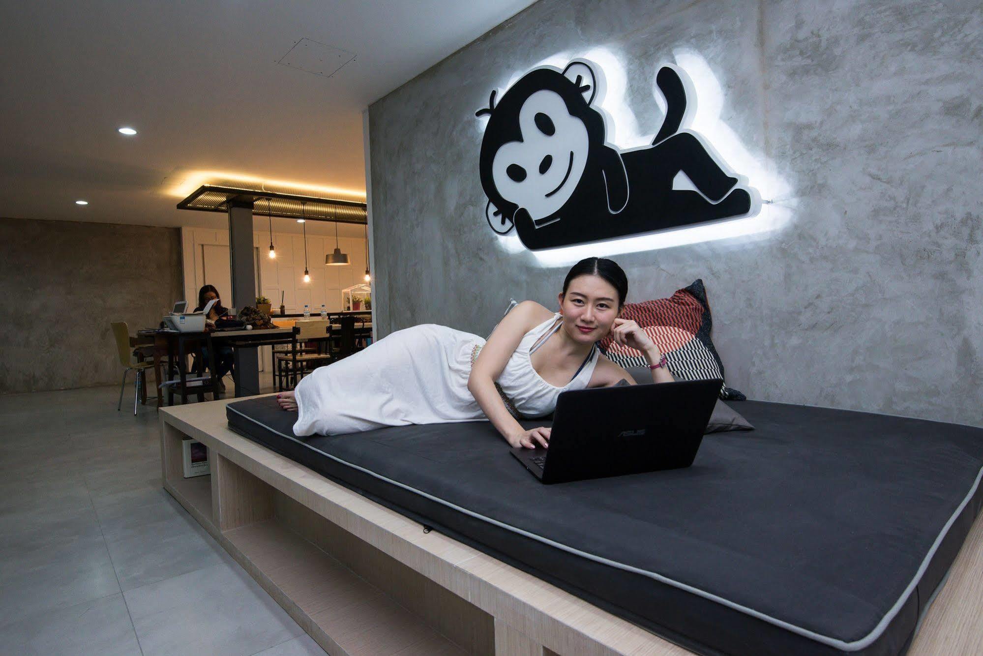 Monkeynap Hostel Банкок Екстериор снимка