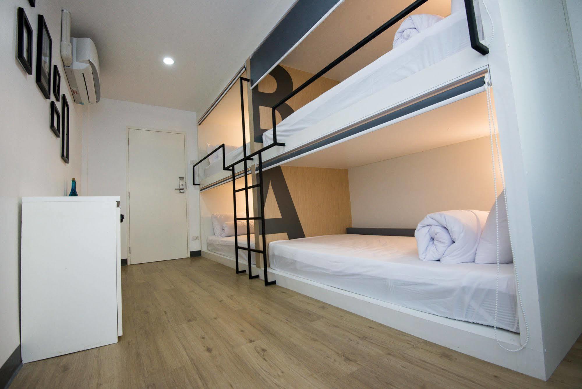 Monkeynap Hostel Банкок Екстериор снимка