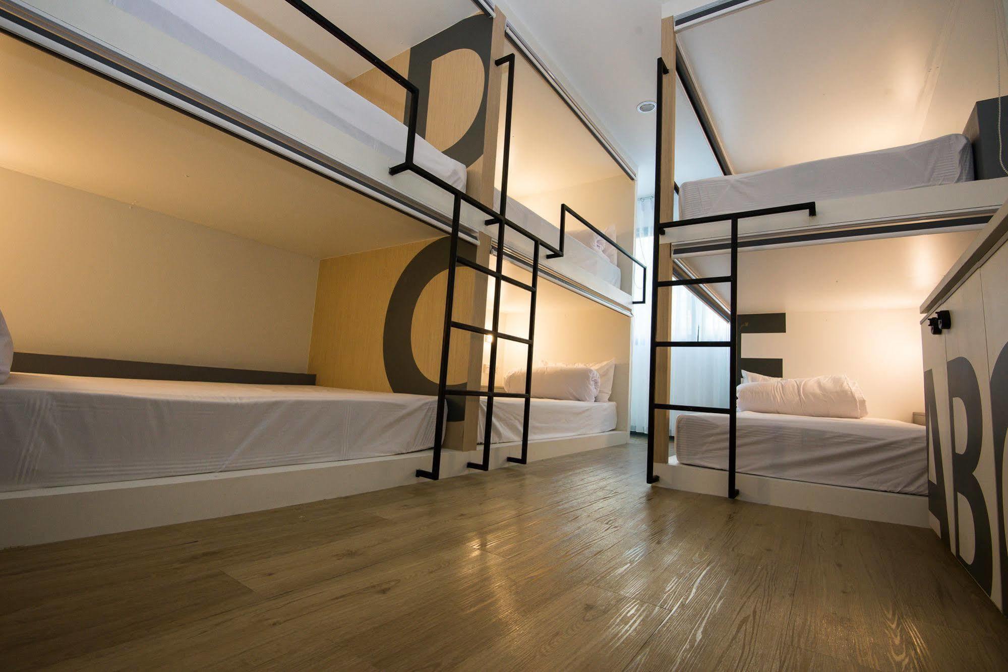 Monkeynap Hostel Банкок Екстериор снимка